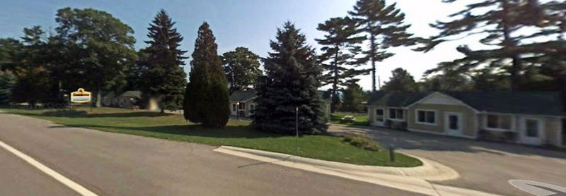 Paners Motel - 2008 Street View 4 Seasons Sign Visible (newer photo)